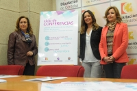 Mara Rosal, Ana Guijarro y Rosario Mrida durante la presentacin del ciclo de conferencias