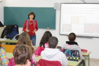 La profesora Teresa Millán durante los talleres de 'Ingenios en ruta' 2015