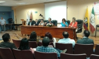 El rector, en el centro, en uno de los actos celebrados durante su visita a las universidades de la provincia ecuatoriana de de Manabí