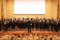 El coro Averroes, durante su actuacin con motivo de la celebracin del dcimo aniversario de la agrupacin.