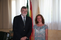El rector, Jos Manuel Roldn, junto a Evgeniia Ivanova, profesora del Departamento de Relaciones Internacionales de la Universidad Federal de los Urales