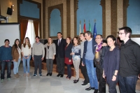 Foto de familia de premiados, autoridades e integrantes del jurado del IV Concurso contra la Violencia de Gnero