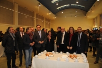 El rector en el centro, junto a miembros del equipo de gobierno durante la degustación del roscón