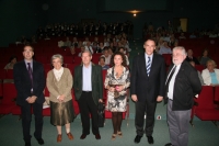 Las autoridades académicas posan minutos antes de comenzar el acto de Apertura de Curso de la Cátedra Intergeneracional 