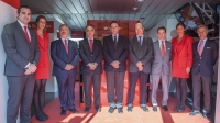  José Antonio Cristobal y José Carlos Gómez Villamandos (cuarto y quinto por la izda.) junto a representantes de ambas entidades en la inauguración de la actividad que se celebra en Rabanales