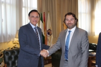 José Carlos Gómez y Antonio Recio, tras la firma del convenio.