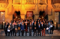 Foto de familia de autoridades acadmcias, alumnado y empresas reconocidas en el acto inaugural