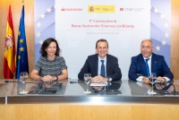 El ministro de Ciencia, Innovacin y Universidades, Pedro Duque; la presidenta de Banco Santander, Ana Botn; y el presidente de Crue Universidades Espaolas, Roberto Fernndez.